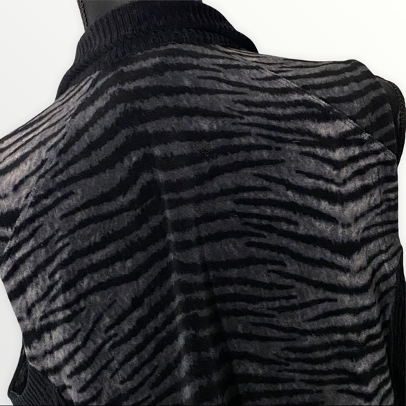 JNY Sport Vest PXL Black Gray Animal Print Zippered Velour Knit - Picture 3 of 5